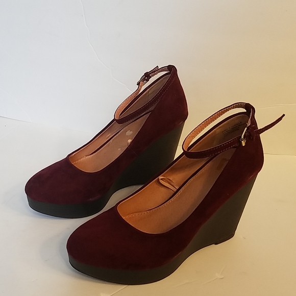 Report Shoes - Women's Report burgundy velvet 7